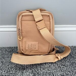 BEIS sport sling in beige